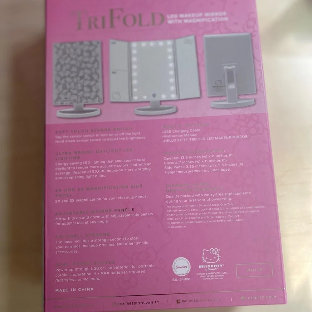 Hello Kitty Tri Fold LED mirror with magnification